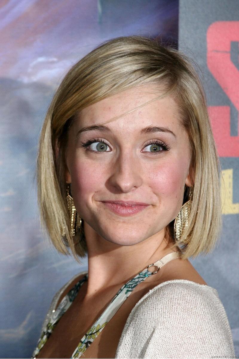 Alison Mack Photos