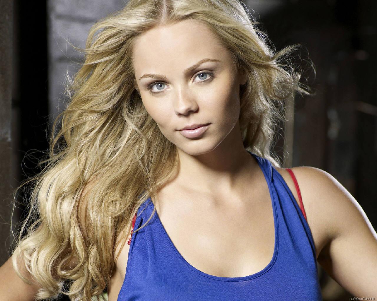 Laura Vandervoort - Gallery Photo