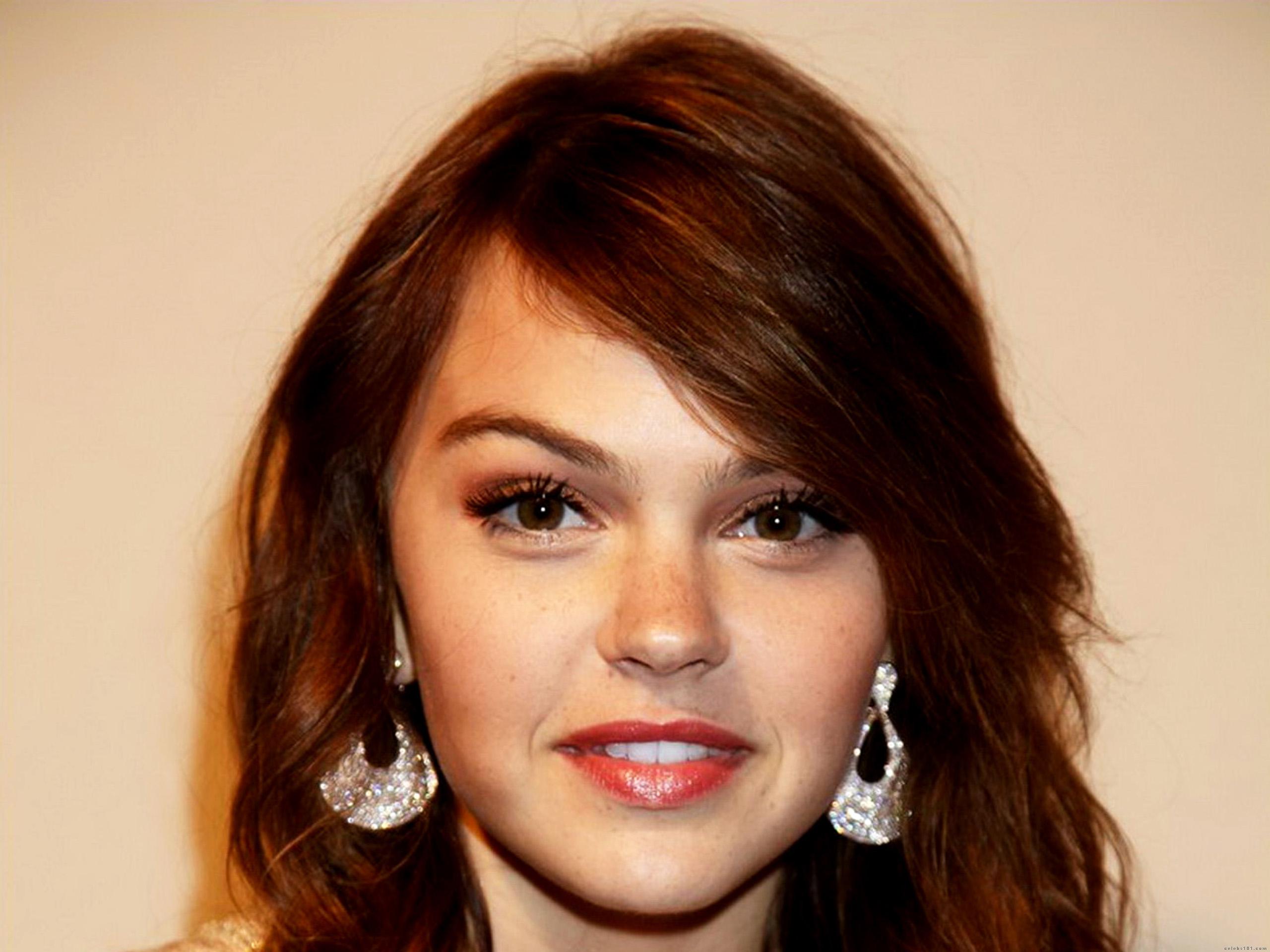 Aimee Teegarden High quality wallpaper size 2560x1920 of Aimee