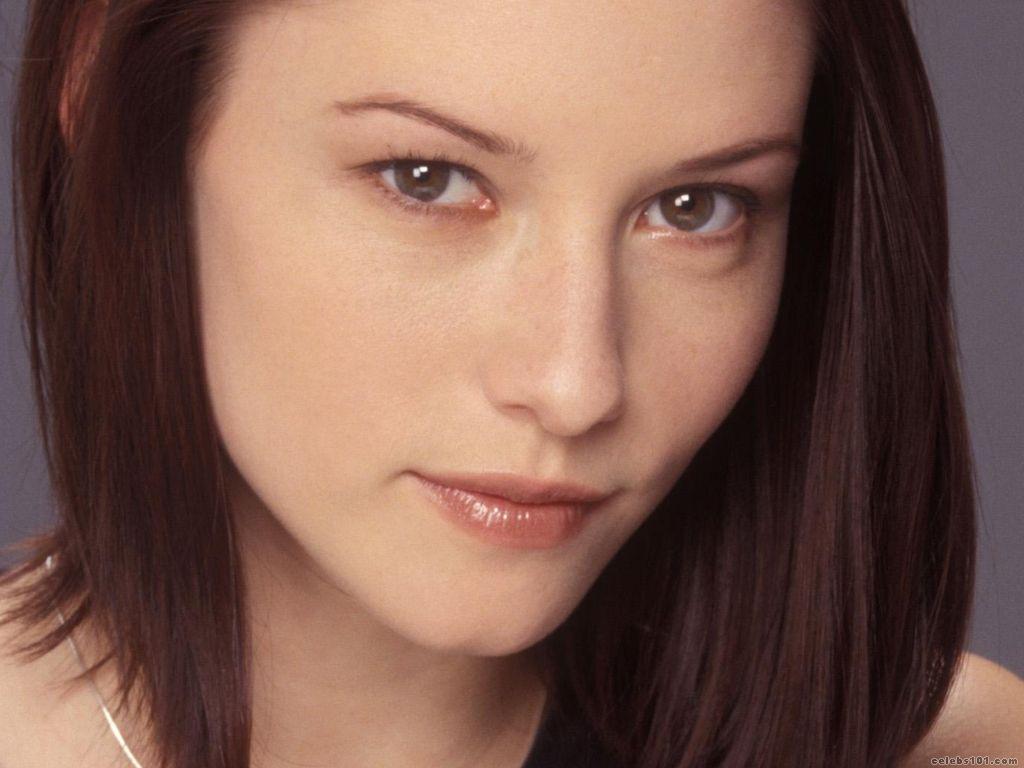 Chyler Leigh - Wallpaper Hot