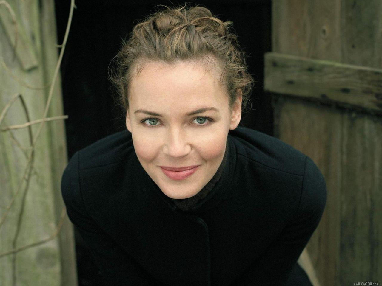 Connie Nielsen - Photo Colection