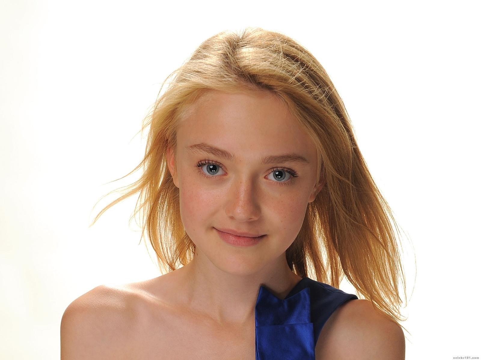 Dakota Fanning Wallpaper