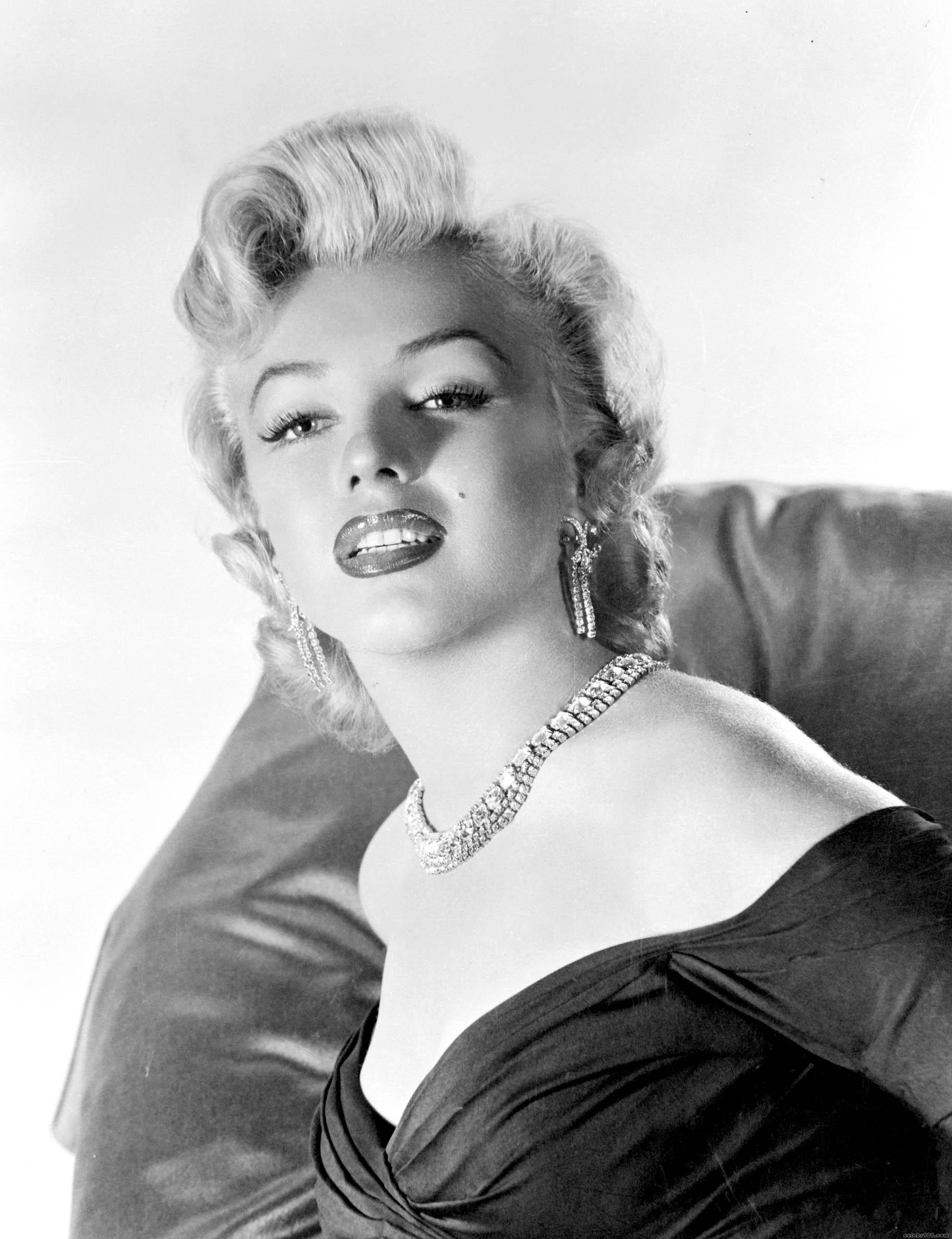 Marilyn Monroe - High quality image size 1822x2370 of Marilyn Monroe Photos